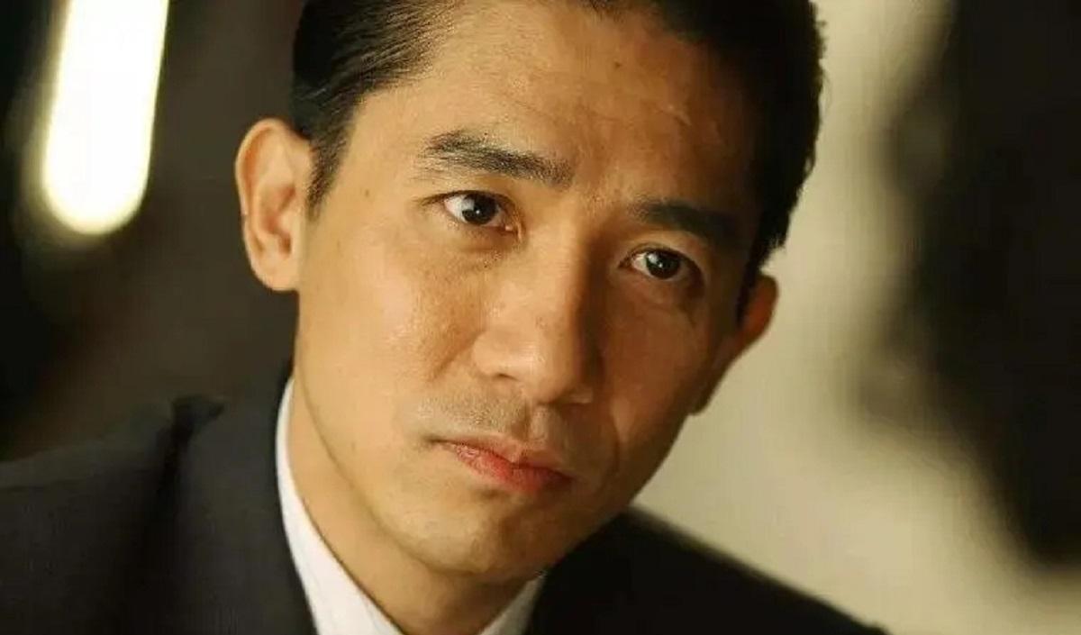 国内赚钱国外花?这一次,轮到61岁的梁朝伟“翻车”了