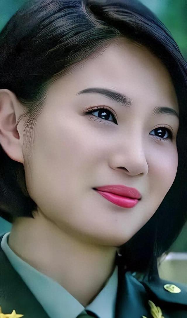 侯梦莎:因军旅剧而走红,搭档吴京爆火,嫁给演员毛毅幸福圆满