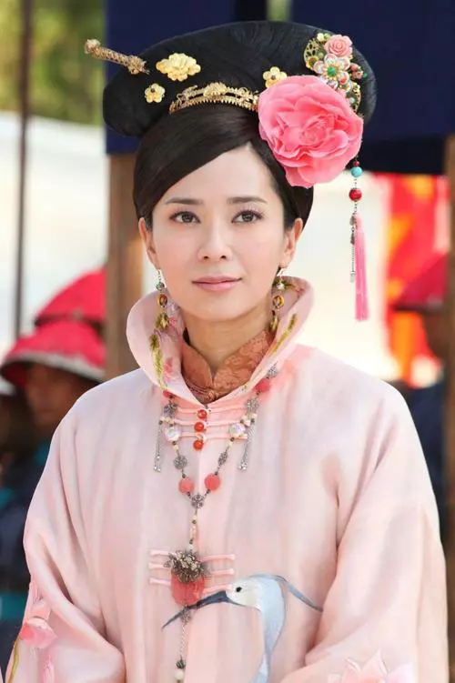 12年前，那个倒贴3套房嫁到河南农村的混血港姐郭羡妮，怎样了？