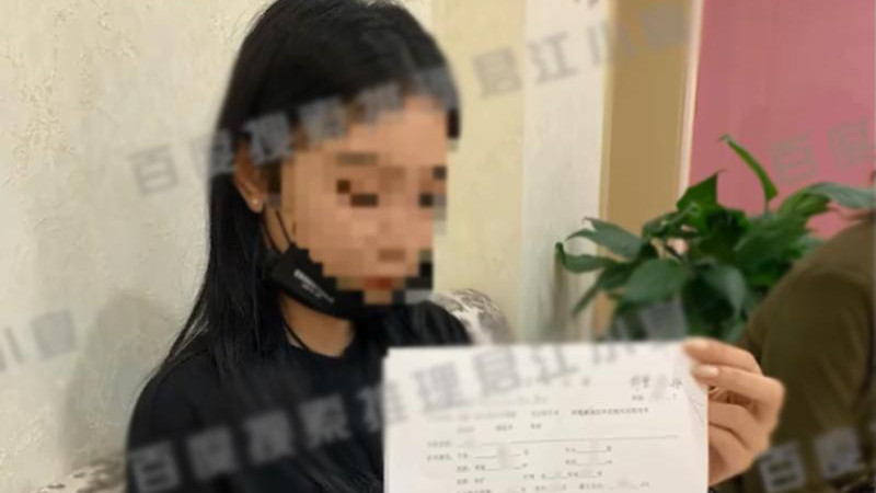 C女士露脸即翻车？身份全网疯扒，蔡徐坤被曝多个情人私生子