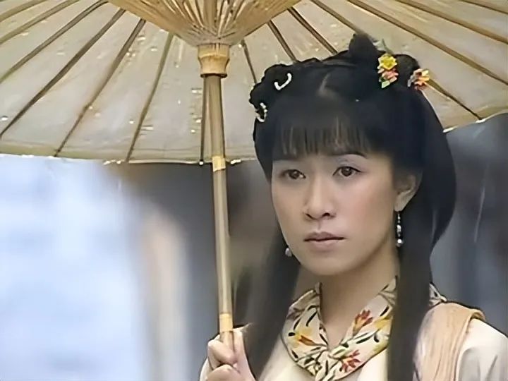 22岁出道被嘲太丑的佘诗曼成功逆袭，48岁气质拉满倾国倾城！堪称港剧天花板！