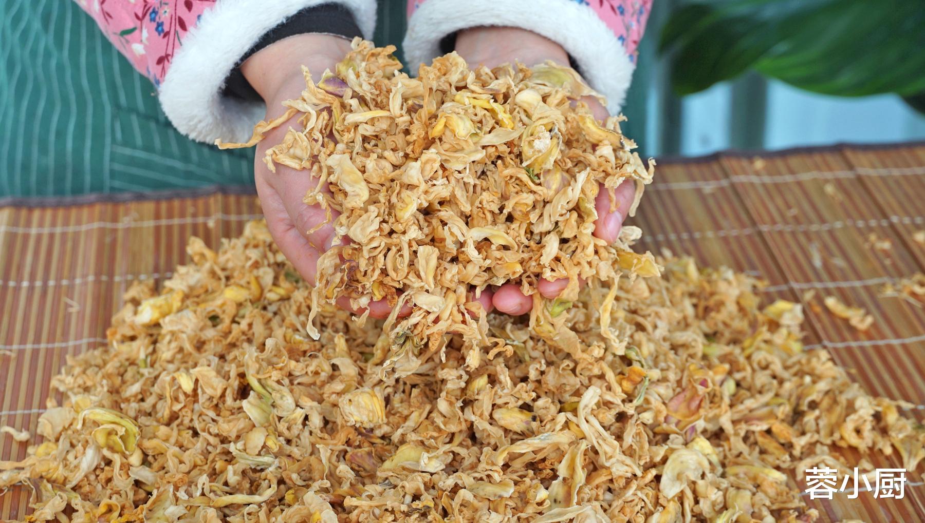 包菜|冬季这菜使劲吃，买20斤晒干，炖肉超香