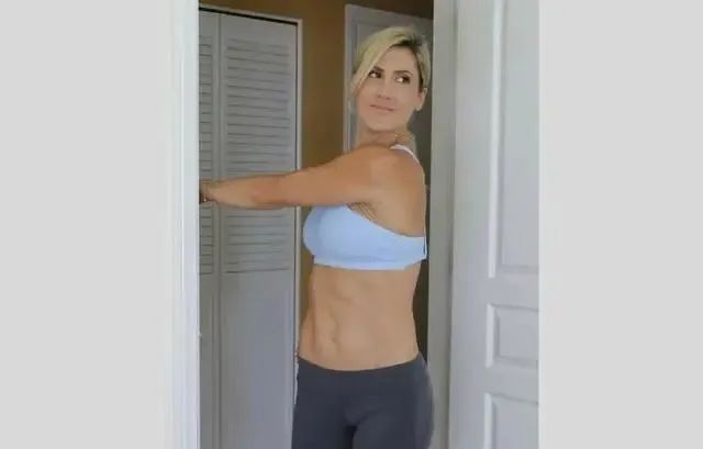 拉开全身的筋，只需一个门框