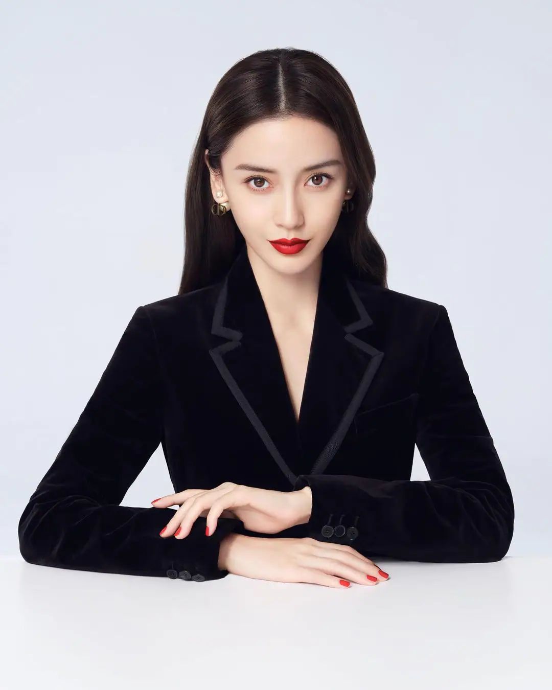 全是死亡角度,脸型崎岖画面瘆人被嘲_金纳莱网