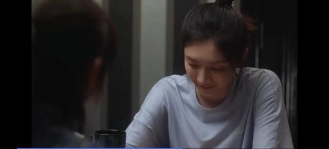 《三十而已》帮王漫妮挽回20万年薪工作的那个人，并不是钟晓芹