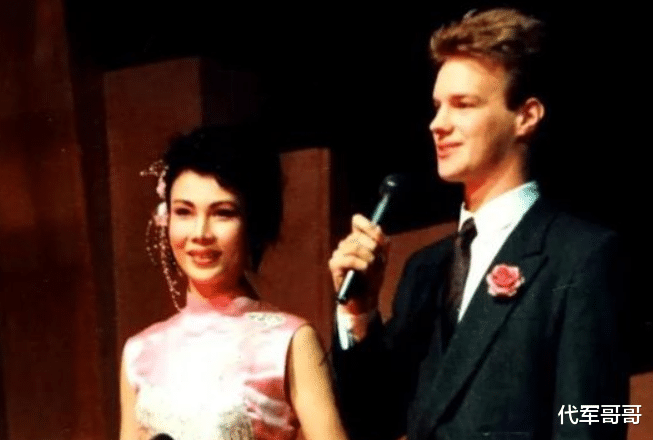 春晚|她连续3年主持央视春晚，成名后遭排挤，如今64岁还是孤身一人