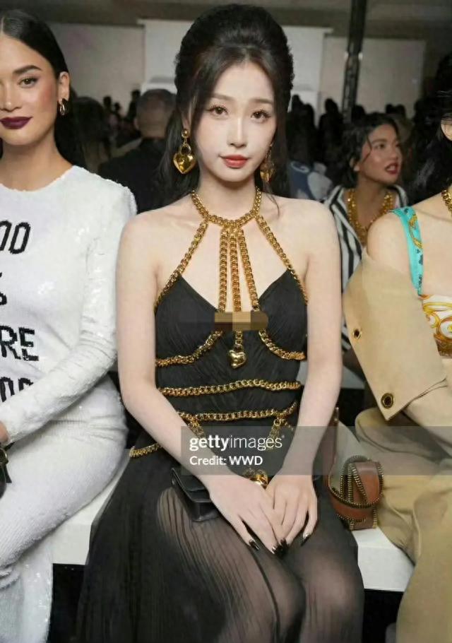 巴黎时装周：杨紫摆脱了四普败北的定局，但看秀还得是85花