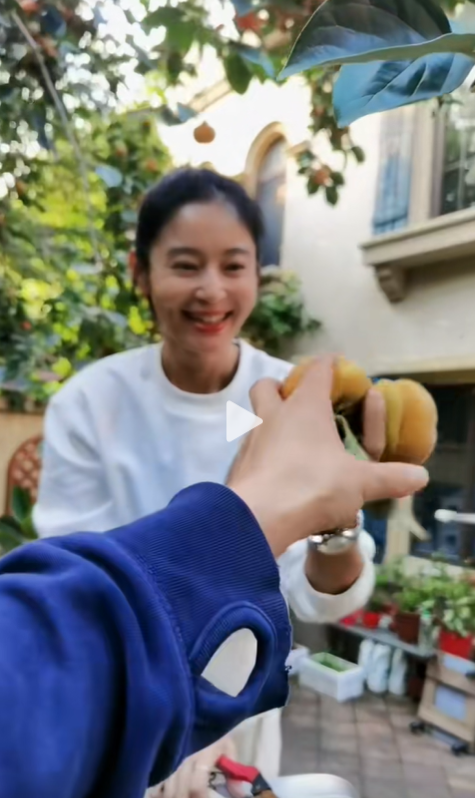 王媛可晒北京2层大别墅，老公出镜幽默，两个双胞胎儿子胖又帅气