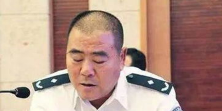 冯志明的双面人生,表面是模范警察,背地却贪腐千万一手炮制冤案