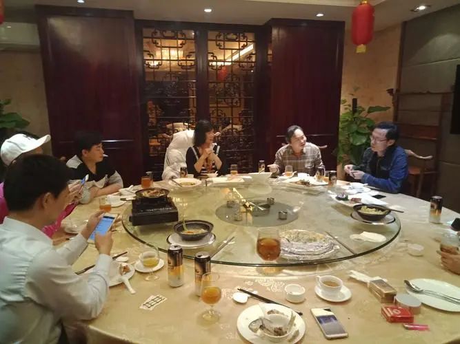 |饭局上,客人说“菜点多了”,一句话足以暴露你的低情商