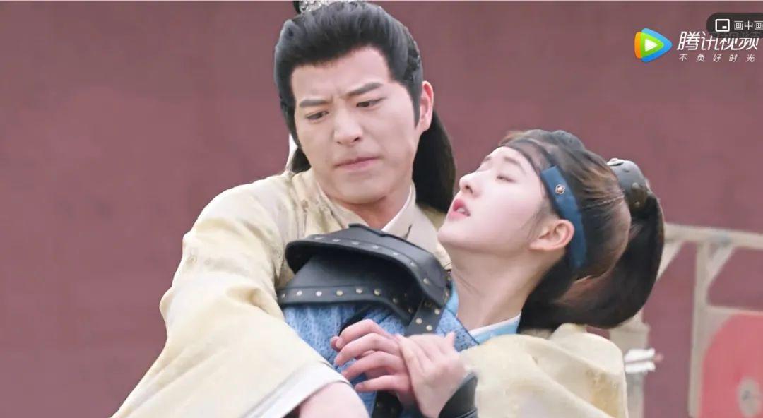 赵露思|噘嘴、瞪眼,五官乱飞,赵露思怎么演了个女傻子?