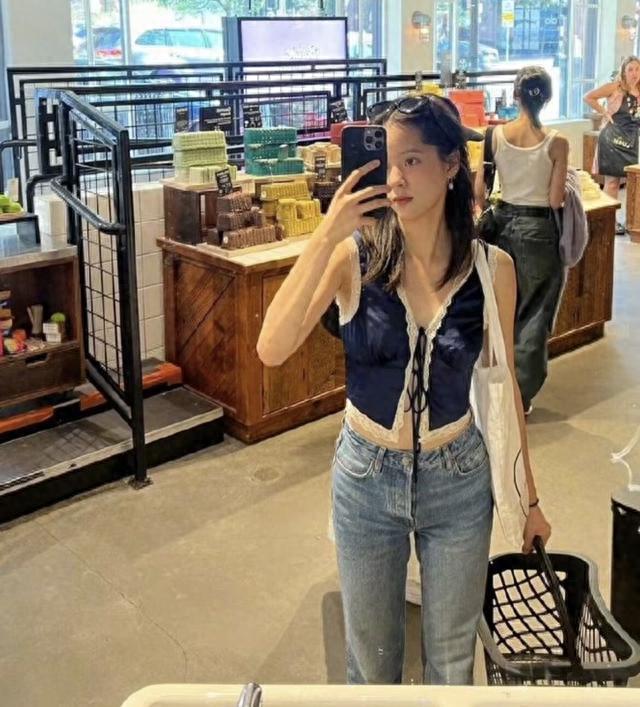 欧阳娜娜带火了一种搭配叫“下面去约会,上面去睡觉”,真显高级