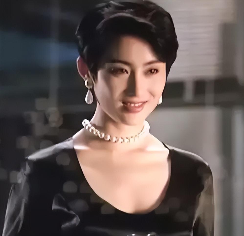 张敏,出道就是女一号,被向华胜宠了9年,55岁依旧无儿无女