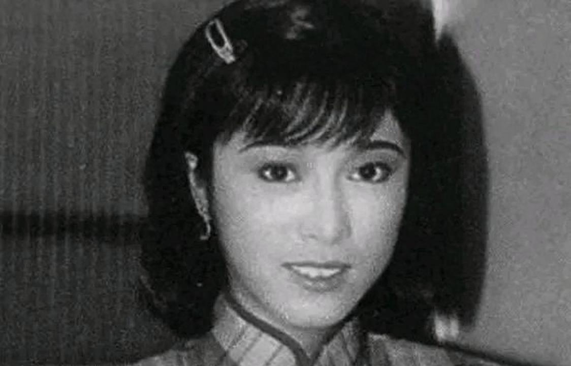 拈花又惹草?成龙邓丽君私生子真相浮出水面,起底成龙的风流史