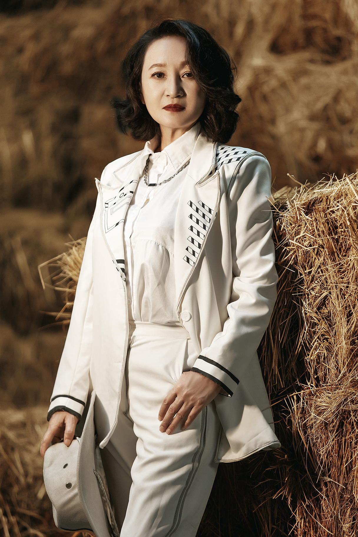 7年婚姻满是伤痕,哈斯高娃:我放弃所有,只为了和腾格尔离婚 - 娱乐