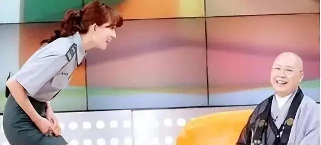 “花尼姑”尖锐评论林志玲以前胸前有两颗樱桃,现变成两颗黑枣