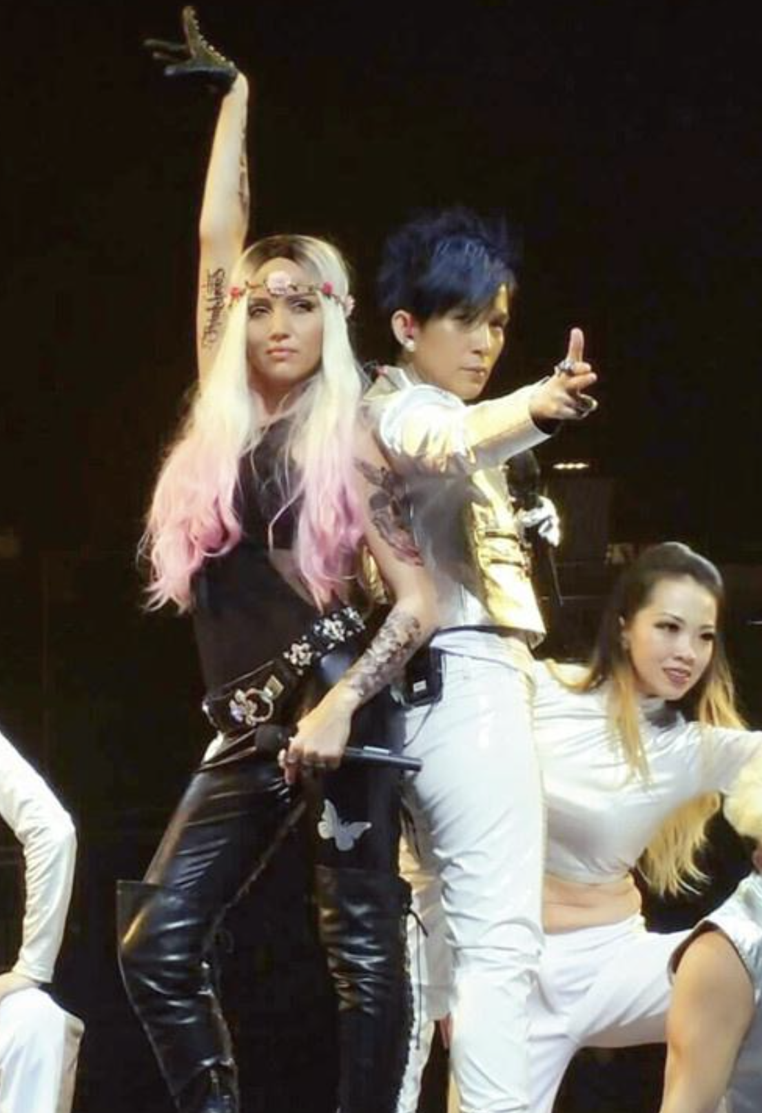 男女通吃,一张满脸胡茬的照片,彻底撕下了潘美辰的“遮羞布”