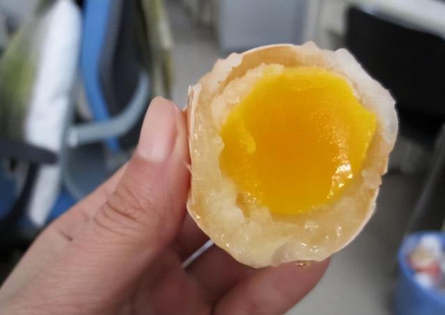 人造鸡蛋已经“泛滥”，并且成本只要1毛钱？吃了真的会致癌吗？