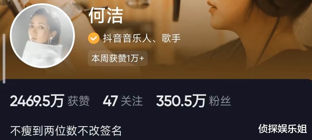 何洁 何洁真的瘦了！穿挂脖露肩裙天鹅颈抢镜，腰细腿细超养眼