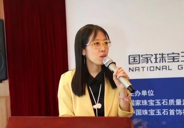 绿松石|大妈五一游买翡翠被坑10万?三哥教你如何“避坑”