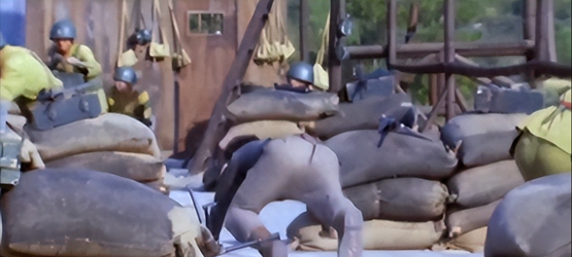 这些侮辱观众的奇葩剧情,实在让人匪夷所思,导演进厂去打螺丝吧