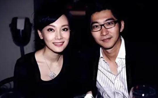 陈数|知名女星夜宿牵手鲜肉,1周换俩婚戒已摘,其夫多次出轨