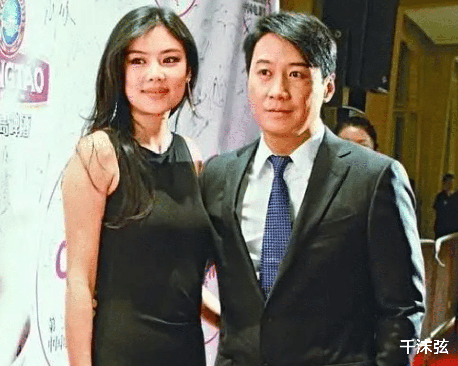 乐基儿|又离婚?乐基儿晒黑白照官宣,大6岁富豪老公已白头,曝净身出户