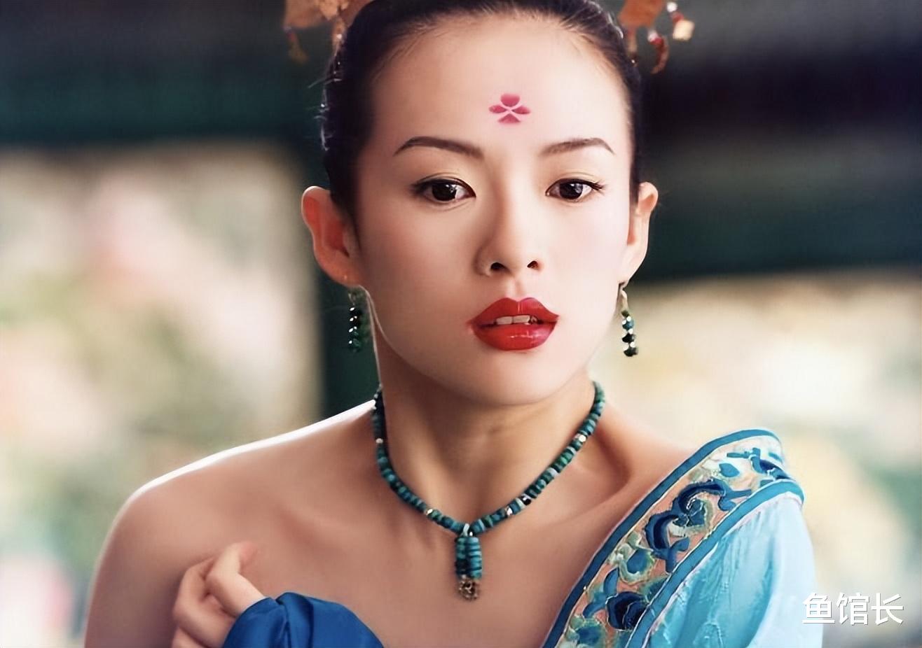 香港大佬圈的一张合影，把章子怡“江湖地位”体现得淋漓尽致