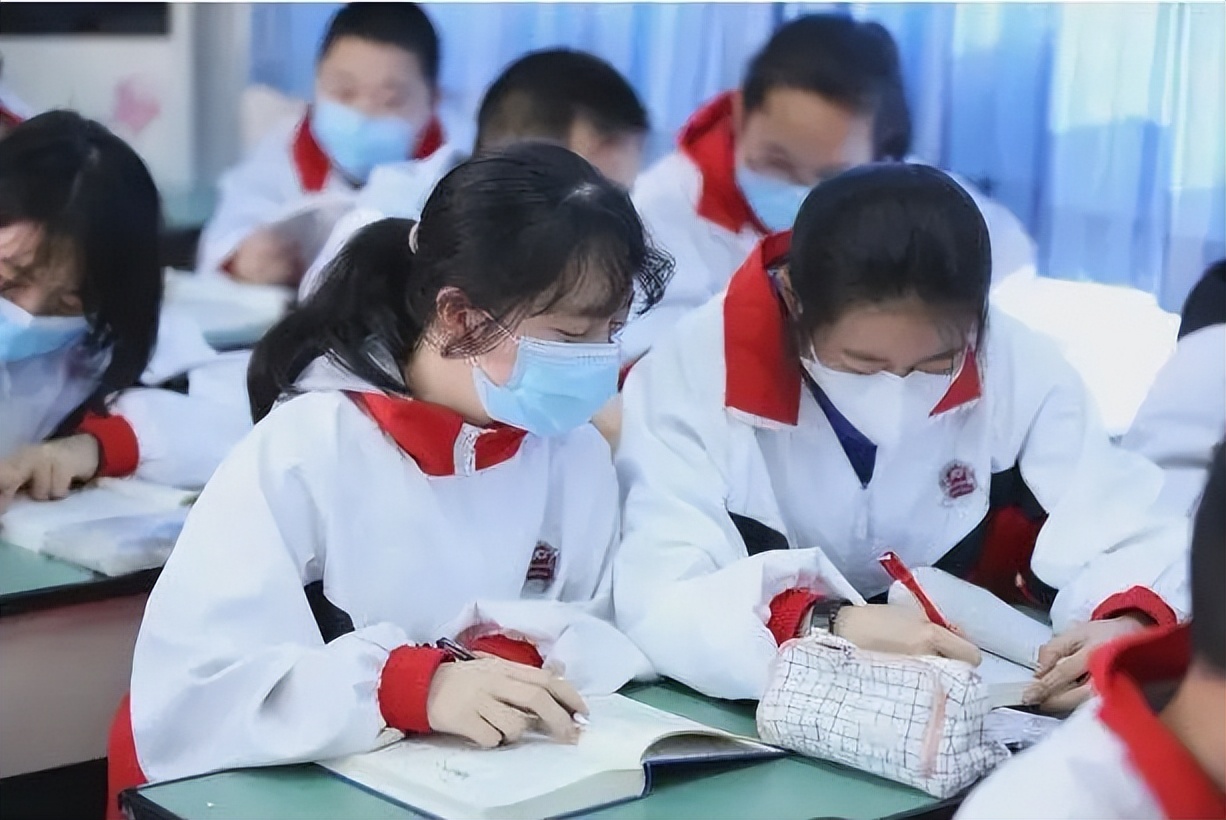 招聘|高考错付了？一本大学招聘洗碗工，网友：伤害性不大侮辱性极强