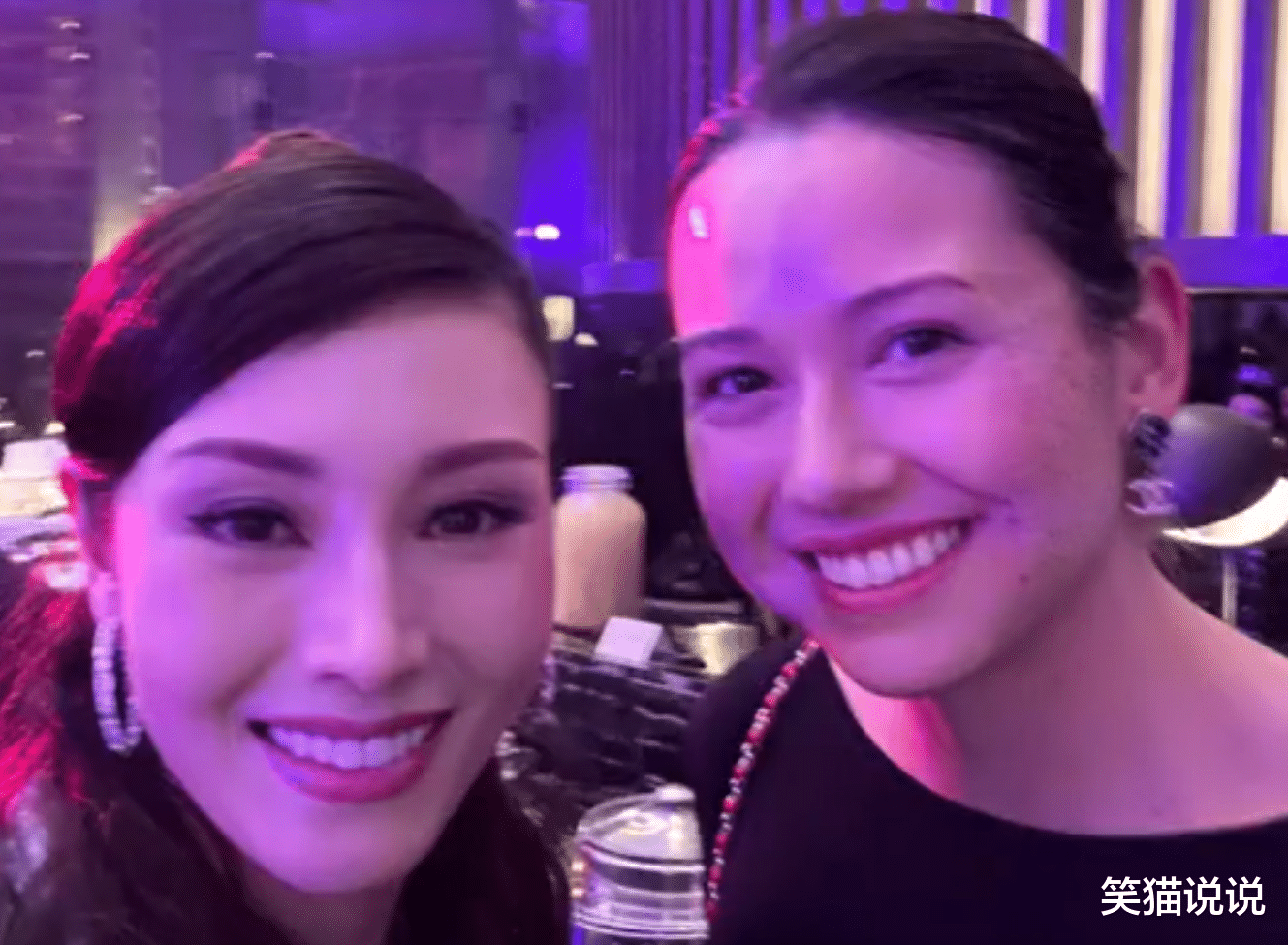 李嘉欣晒视频庆元旦:与许晋亨甜蜜合照,怀抱爱犬好开心!