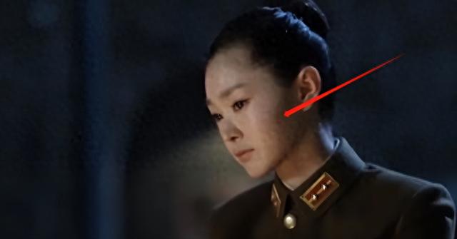 同样是演女特工，把关晓彤、宋轶放在一起看，差距就出来了