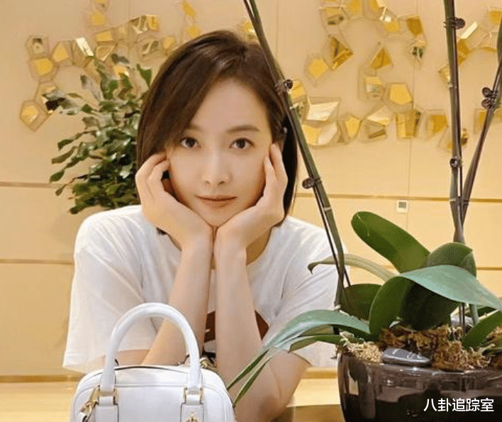 36岁宋茜近照曝光!脸颊凹法令纹重状态差,微笑时颧骨有坑引热议