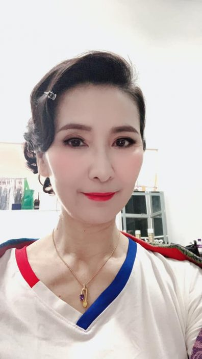 TVB「绿叶王」努力经营抖音两年直播惨剩35人!形象插水转做保险