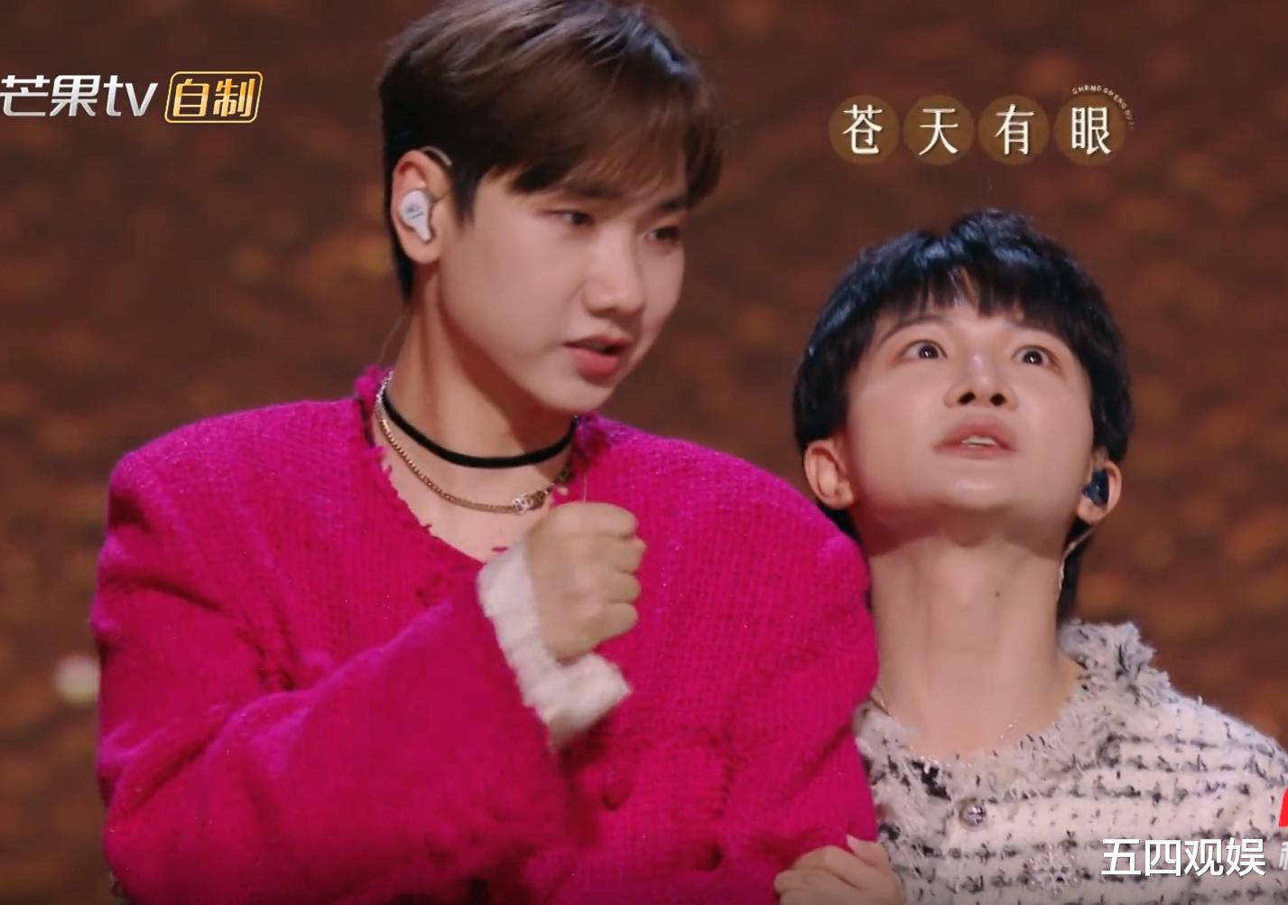 被韩红叫了一声“深哥”，周深社恐发作，躲进何炅的怀里瑟瑟发抖