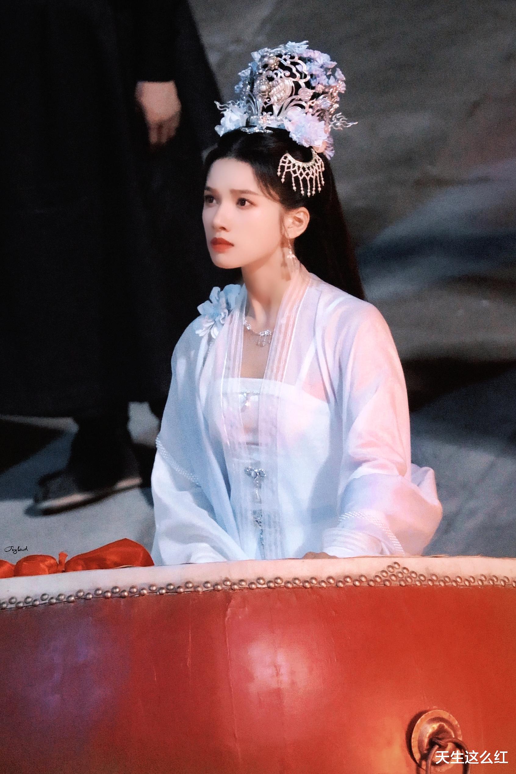 女演员纷纷“头顶违章建筑”,这么快就进入另一个极端!