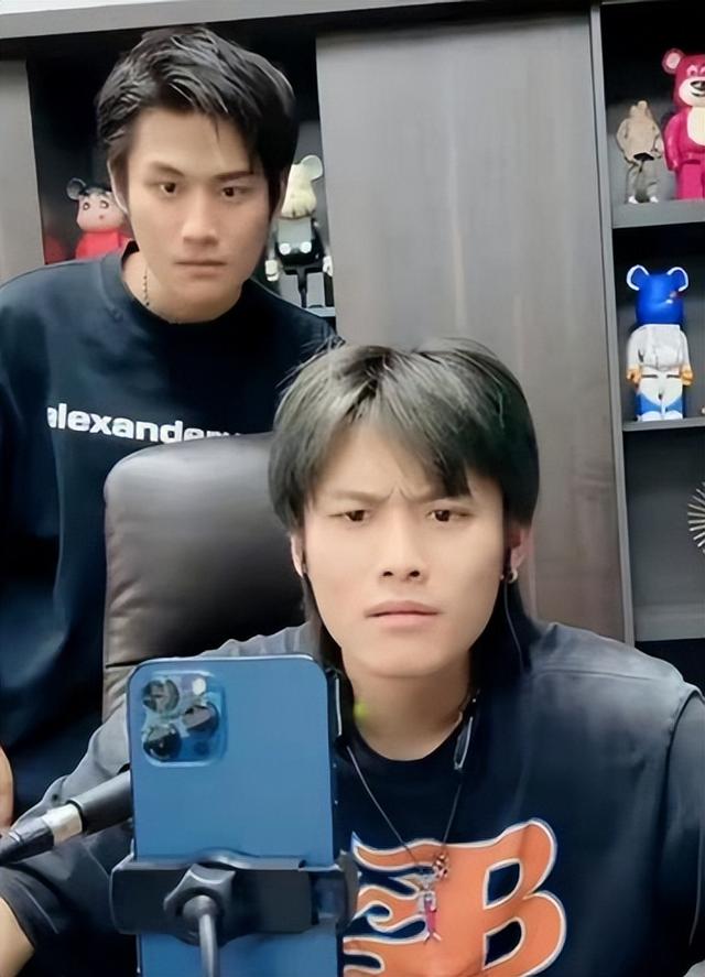 嘴哥婚内出轨被证实，小杨哥口碑崩塌？直播带货尽头是什么