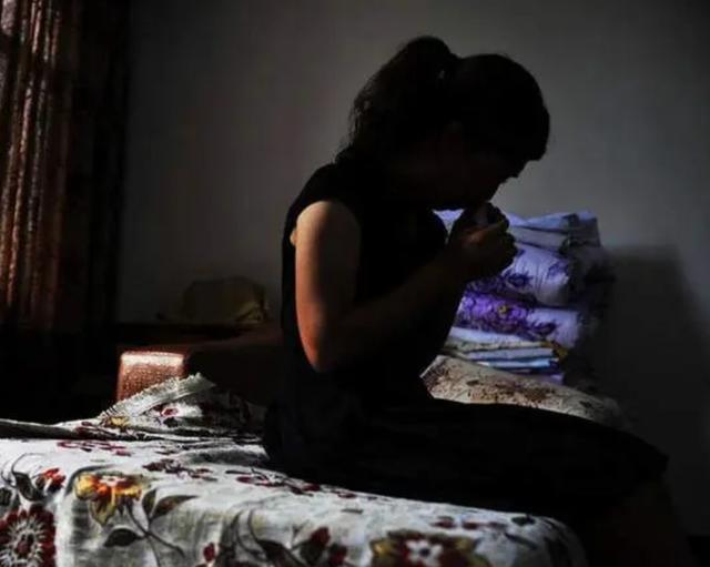 曝Z姓男星骚扰年轻女艺人!酒局中上下其手,要求发生不正当关系