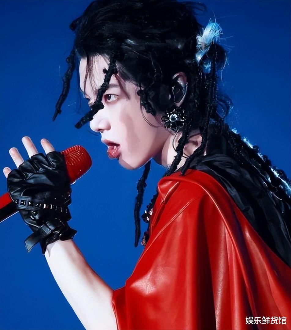 沈腾欢送贾玲，恭祝华晨宇音乐胜利：娱乐圈的微妙平衡