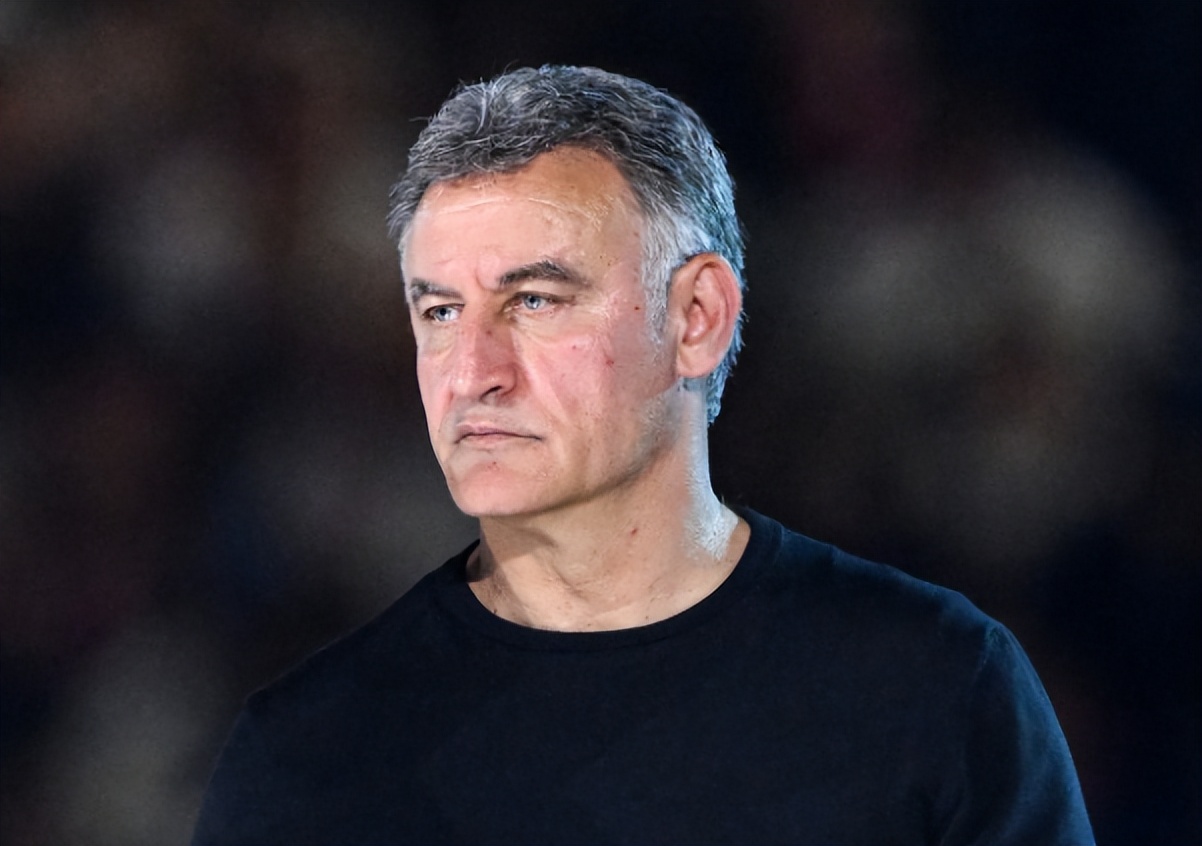 据法国媒体的报道,大巴黎已经放弃了主教练加尔蒂,坎波斯向对方宣布了