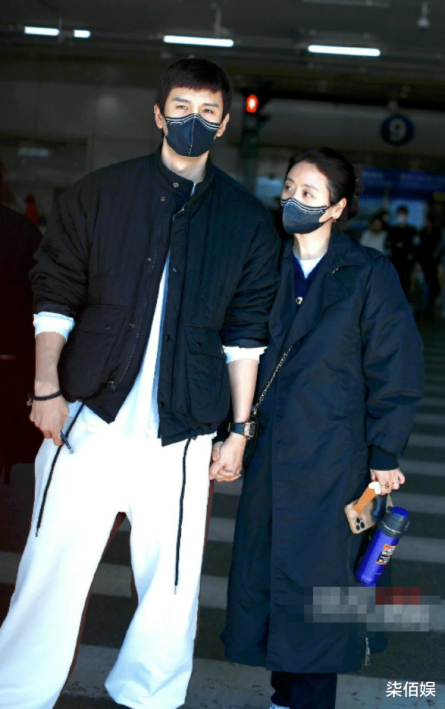 容祖儿|经超夫妇牵手现身机场，相差6岁似母子，小李琳身材丰腴被猜怀三胎