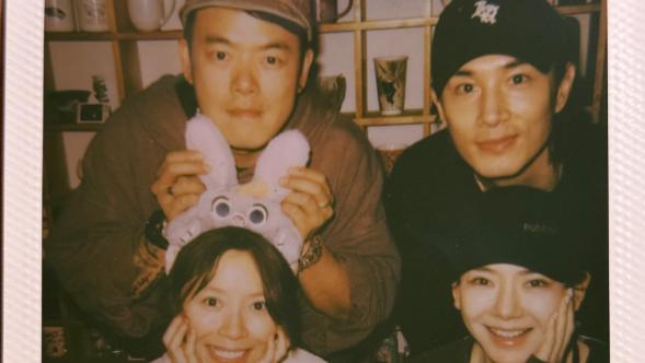 黄雅莉与戚薇夫妇聚会学习育儿经，孕肚明显，自曝没孕吐很幸福