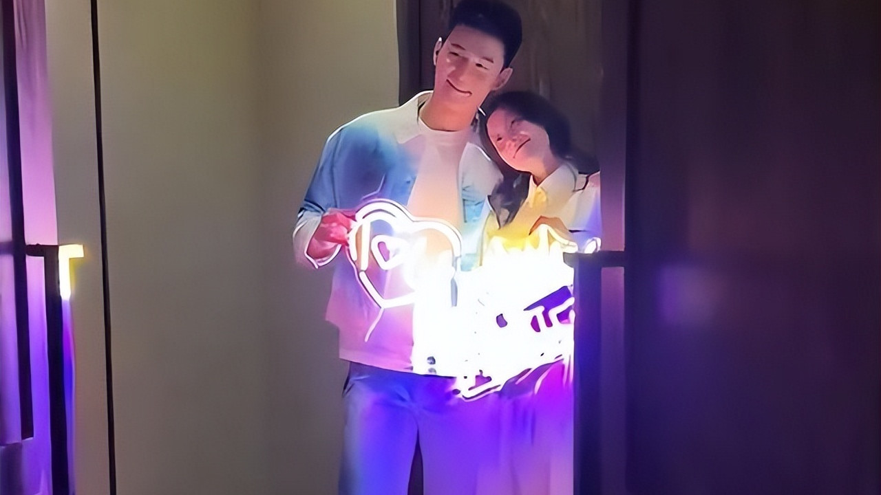 孙杨|孙杨春节现身丈人家！女方是体操界第一美女，十指紧扣街头秀恩爱