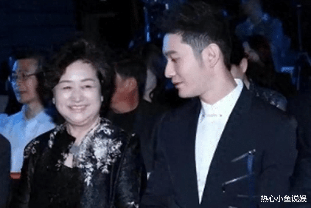 张素霞：我儿子是大明星黄晓明，他和杨颖离婚后，我和孙子最可怜