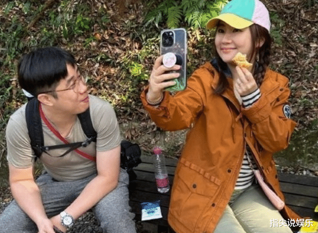 41岁Selina官宣生子,孩子肺积水插满管子,拍照姿势被吐槽心狠