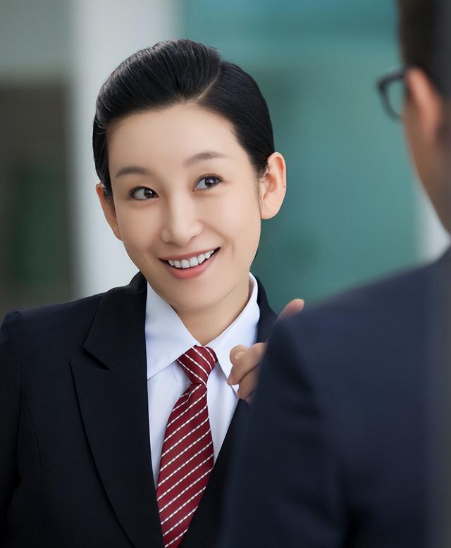 人前拽姐人后甜妹?没想到,大胆整顿职场的秦海璐,还有另外一面