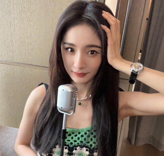 娱乐圈大震荡？明星补税117亿，杨幂、赵丽颖被约谈，蒋依依洗白