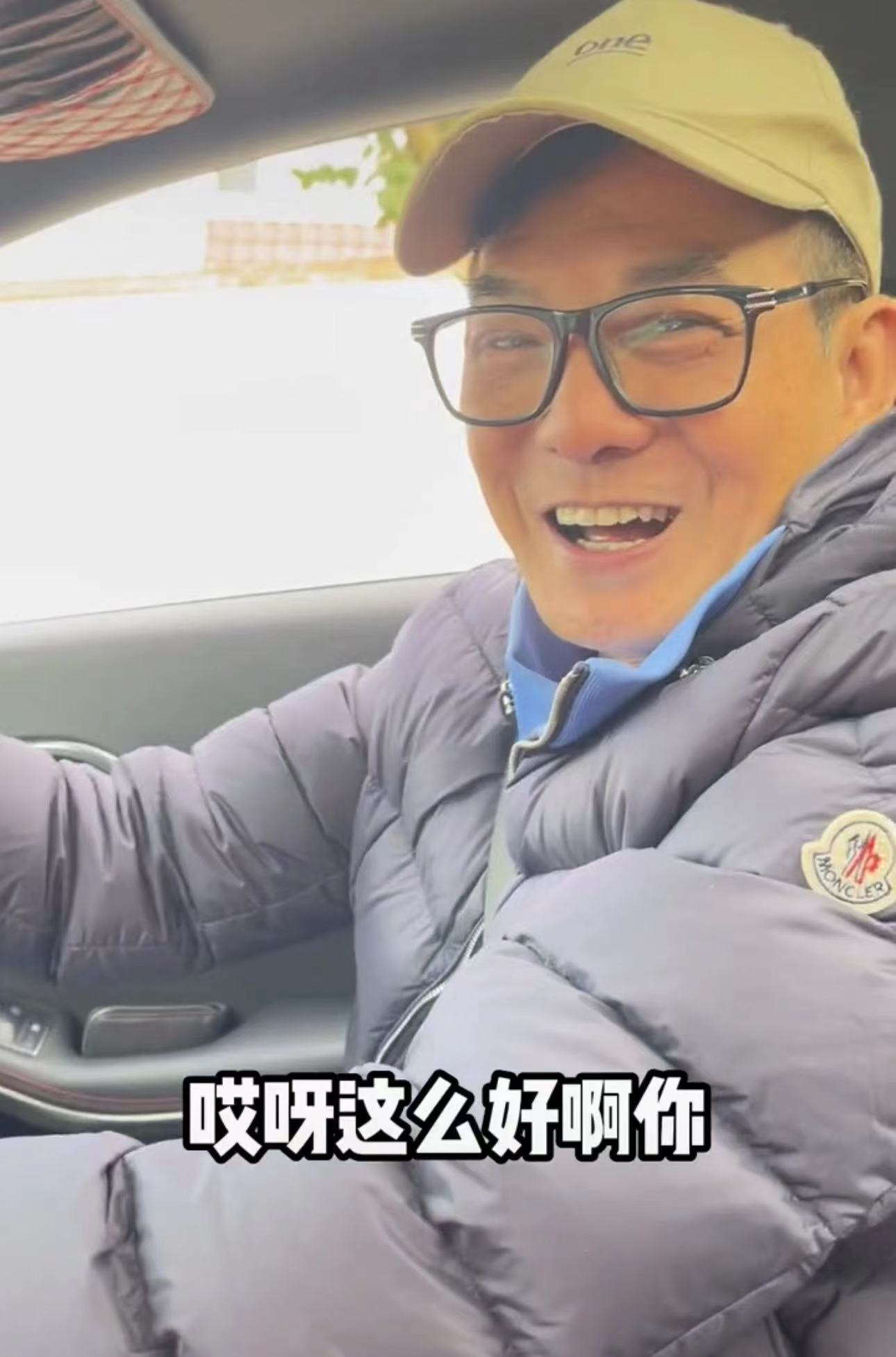 李国麟|李国麟晒香港千万半山豪宅!院中2辆豪车瞩目,疑富三代生活优渥