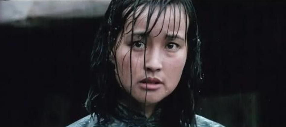 爱过宁静、与刘晓庆因戏生情的姜文，却被一个“悍妇”拿捏一辈子