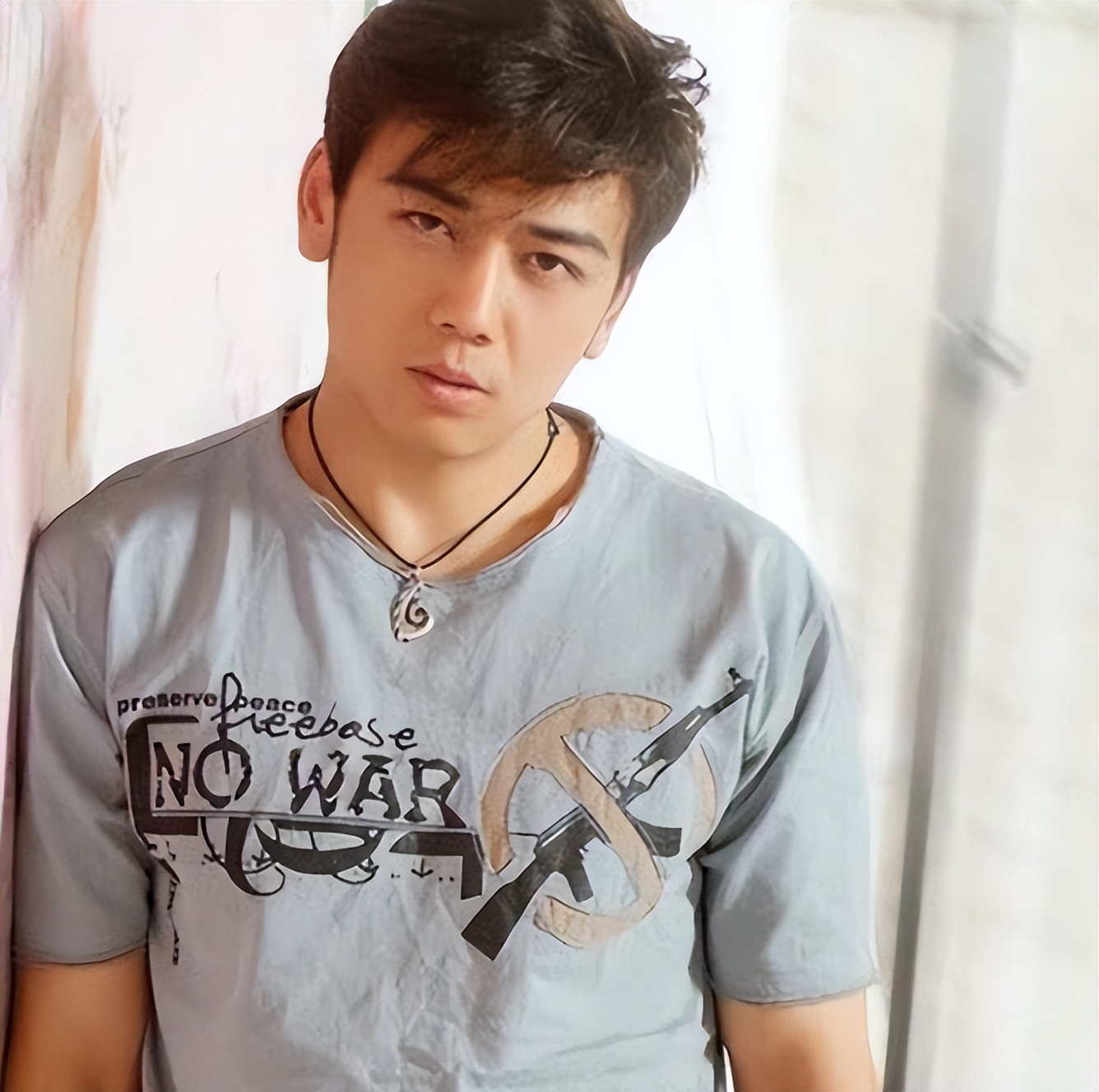 从“顶级男神”到“受人唾弃”,40岁的杨烁是怎么走向堕落的?