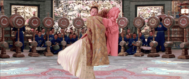 真人干瘦枯黄，荧屏上惊艳全场，这7位女星上镜前后反差巨大，来对比一下